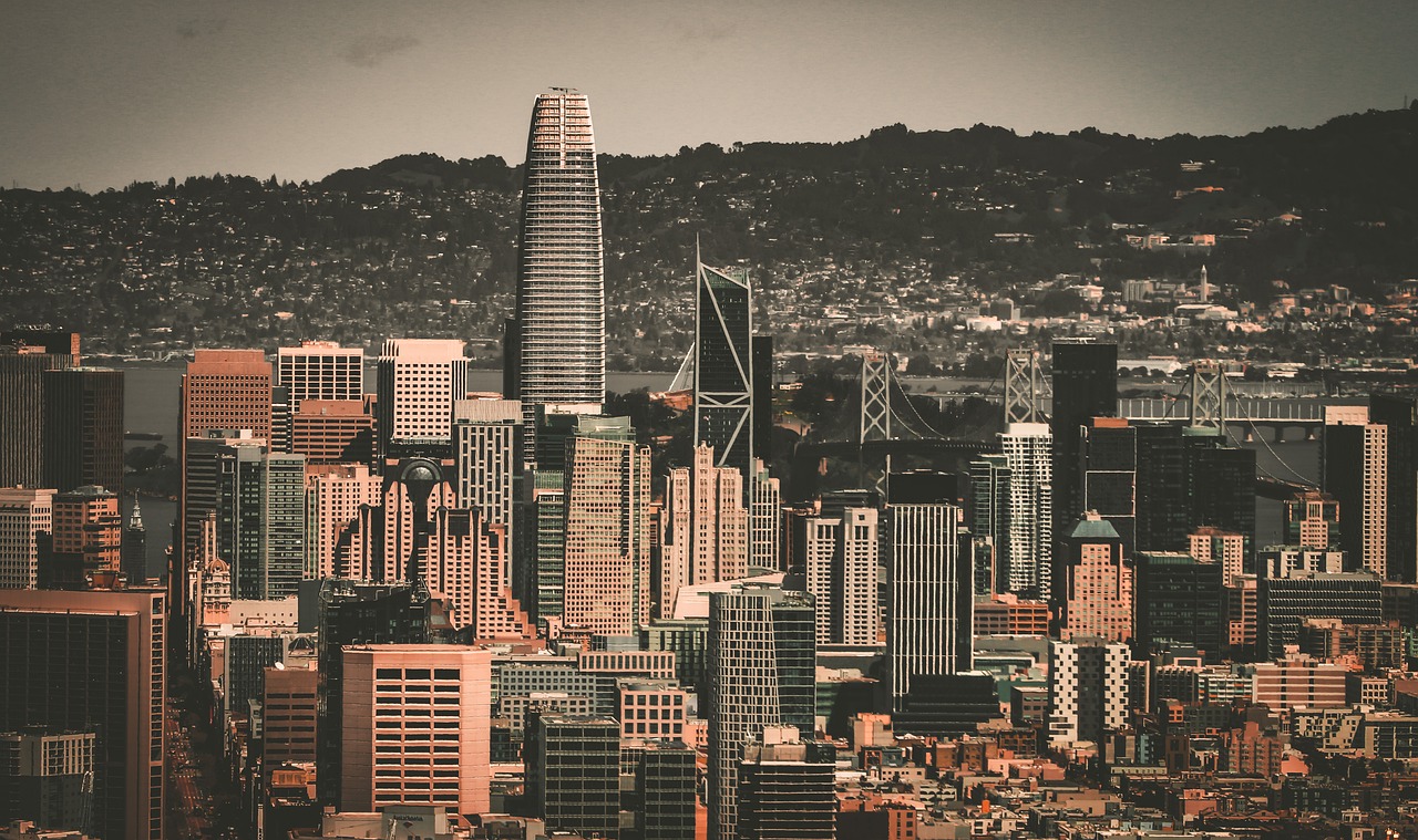 致敬传奇，布伦南-约翰逊进球后用孙兴慜招牌动作进行庆祝